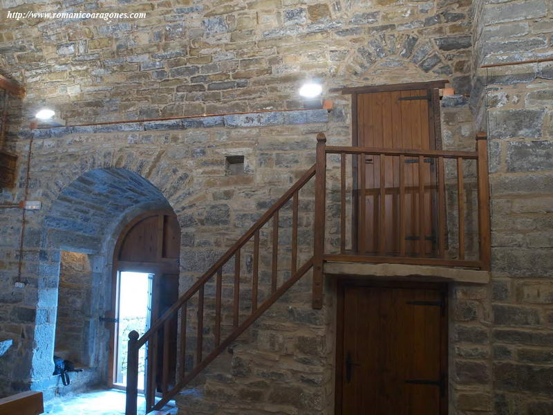 DETALLE DEL MURO NORTE CON ACCESO A LA TORRE Y VANO DE ACCESO AL TEMPLO